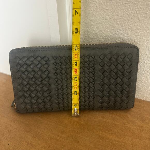 Madison West Grey faux leather woven texture wallet Large zip around some wear - Picture 11 of 11